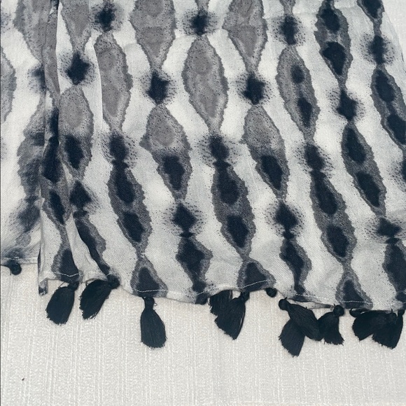 Caslon Gray and Black Patterned Light Shaw - Picture 4 of 5